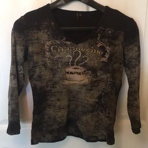 3/4 length sleeve shirt with cappuccino logo